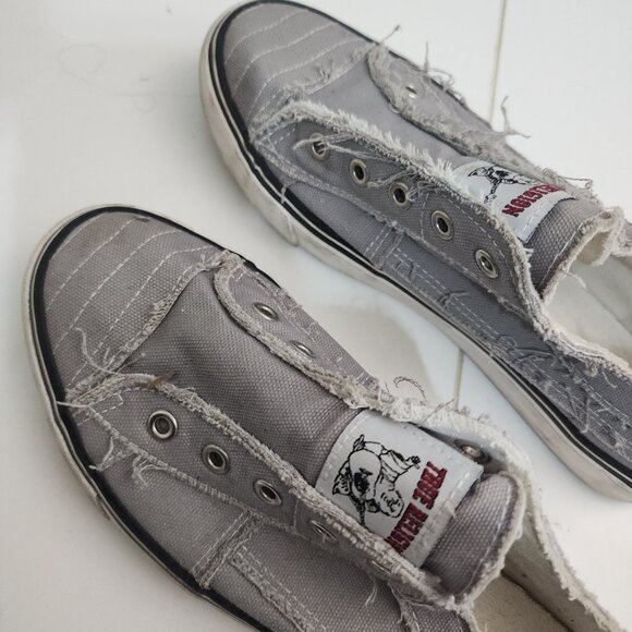 True Religion Korey Slip On Sneaker Grey Women’s Size 8 Gray Distressed Canvas - Picture 10 of 13